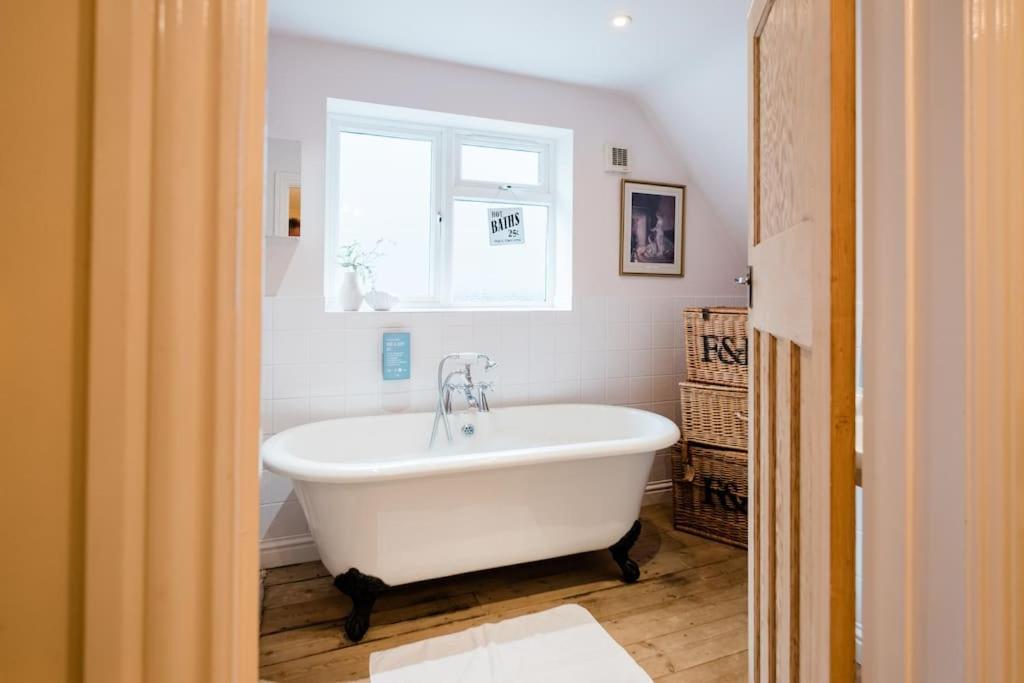 Spacious Home, Minutes Fom The Beach, Free Parking, Large Garden Area, Pets Welcome! Whitstable Eksteriør bilde