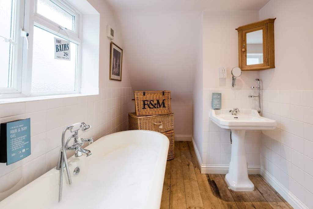Spacious Home, Minutes Fom The Beach, Free Parking, Large Garden Area, Pets Welcome! Whitstable Eksteriør bilde