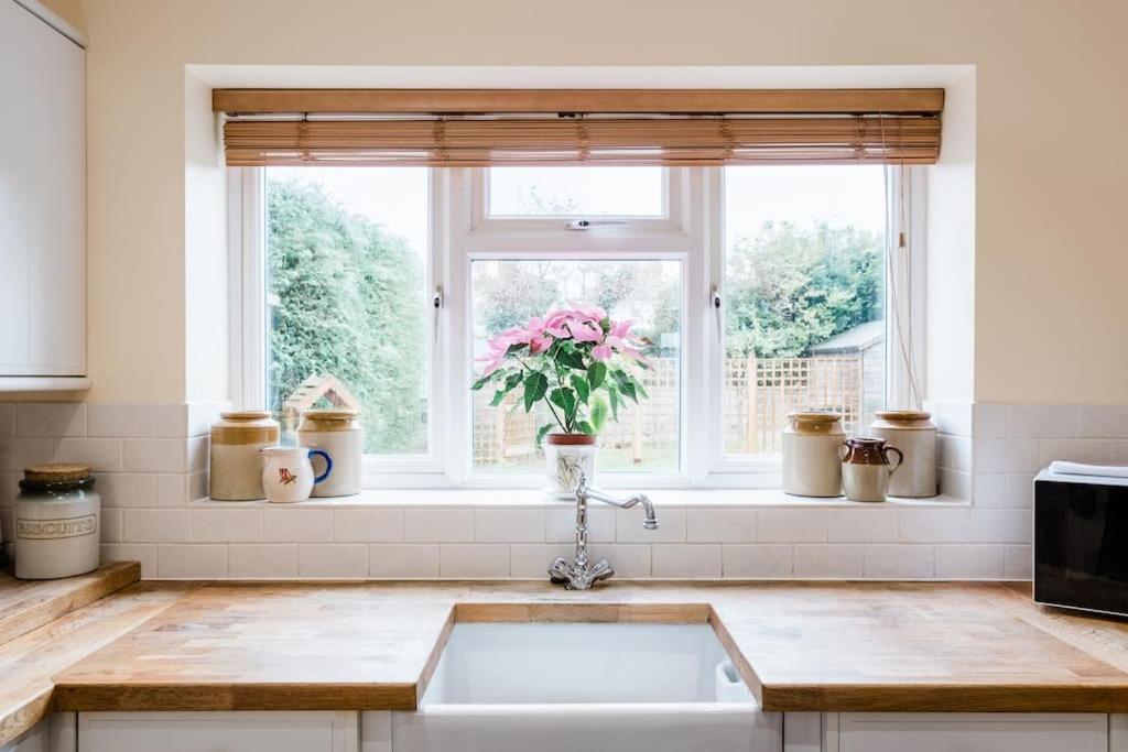 Spacious Home, Minutes Fom The Beach, Free Parking, Large Garden Area, Pets Welcome! Whitstable Eksteriør bilde